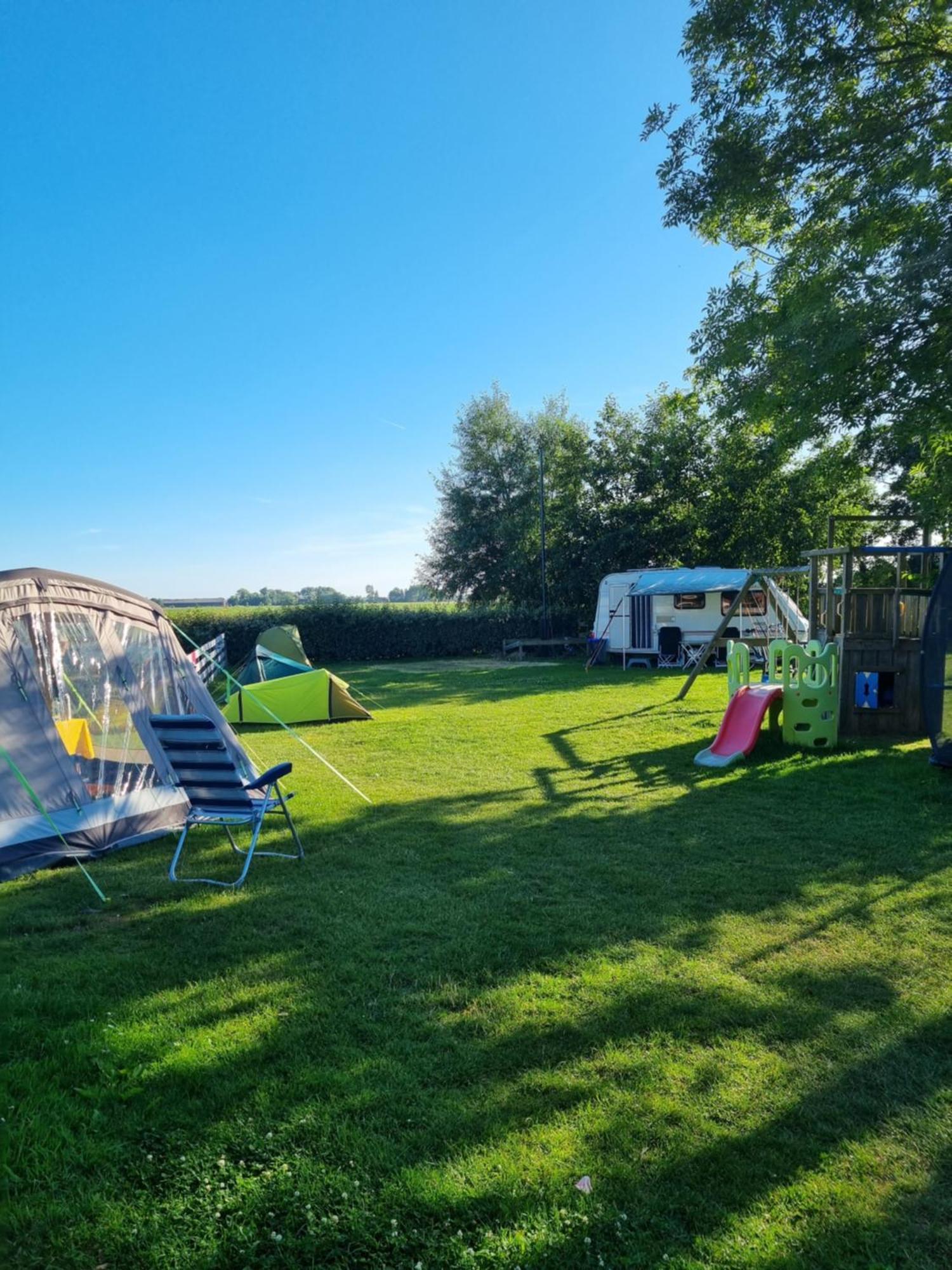 Camping De Tulpenweide Lege Kampeerplaats, Lege Plaats Op Het Gras Zonder Bed Breezand Habitación foto